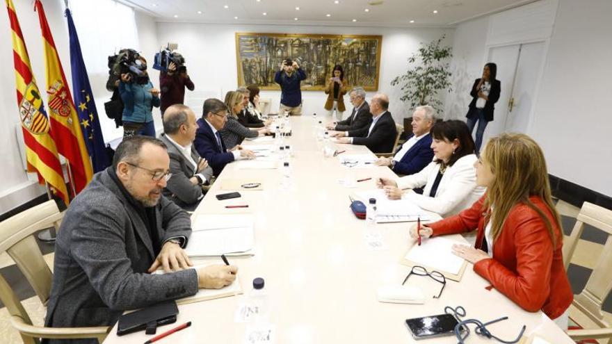 Momentos previos a la reunión celebrada este miércoles en el Edificio Pignatelli. | JAIME GALINDO