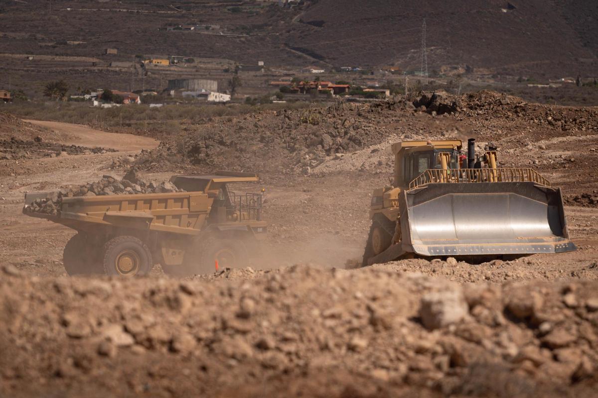 Movimiento de tierra en el Circuito del Motor de Tenerife.