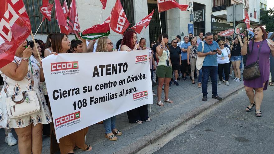 La plantilla de Atento en Córdoba se concentra para rechazar el traslado de los trabajadores