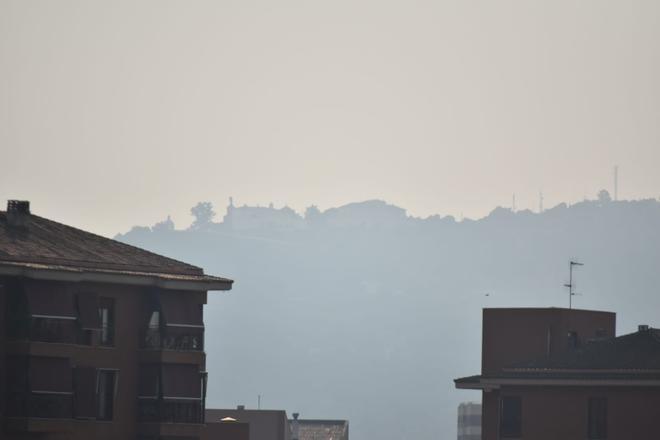 Galería | El humo de los incendios llega a Cáceres