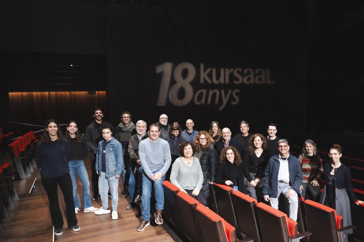 Foto de família amb part de l'equip Kursaal