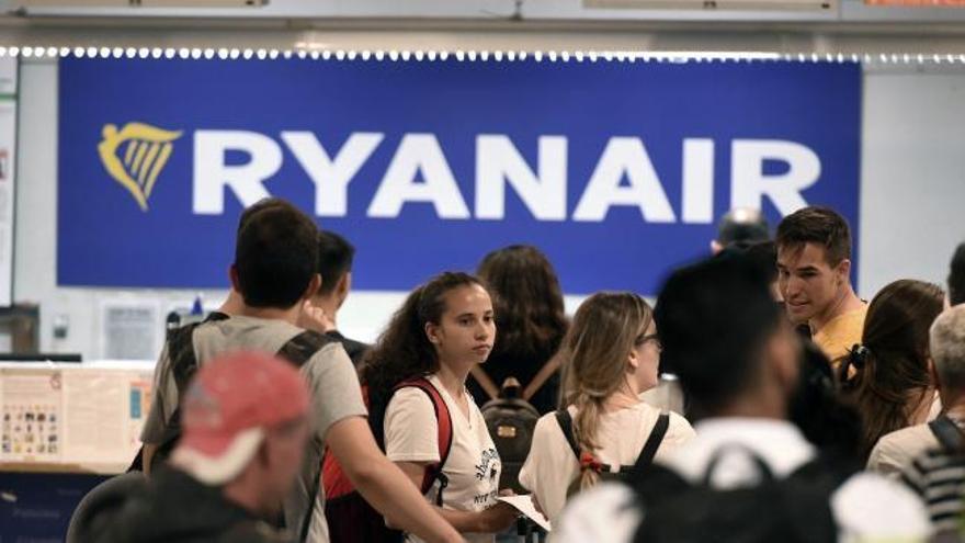 La huelga de Ryanair provoca tensión entre los afectados en Madrid