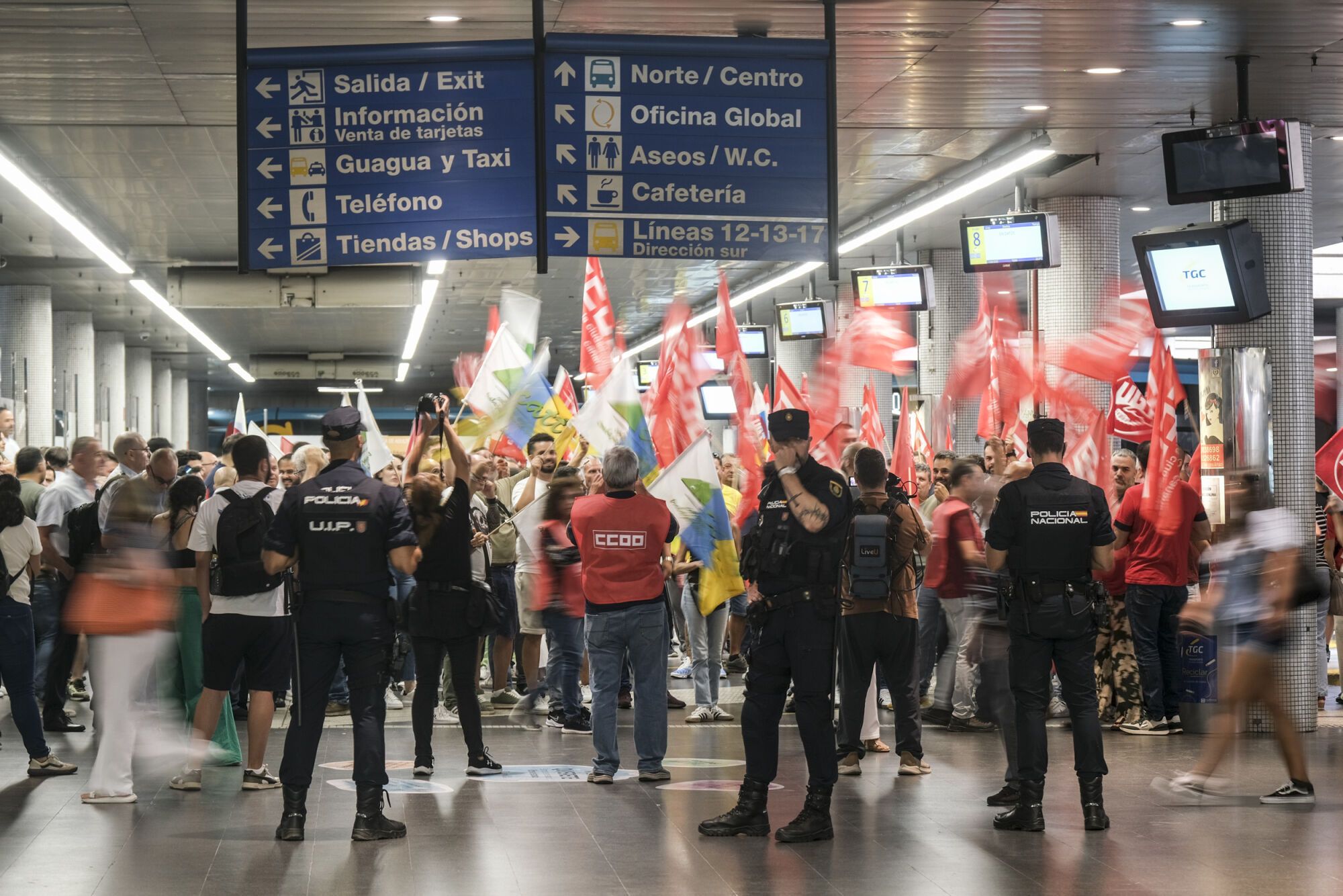 Primera jornada de huelga de los guagüeros del transporte interurbano en Gran Canaria