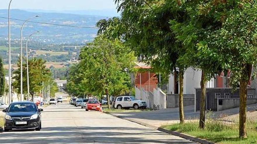 Carrer del camí de Garreta, un dels espais per aparcar del polígon