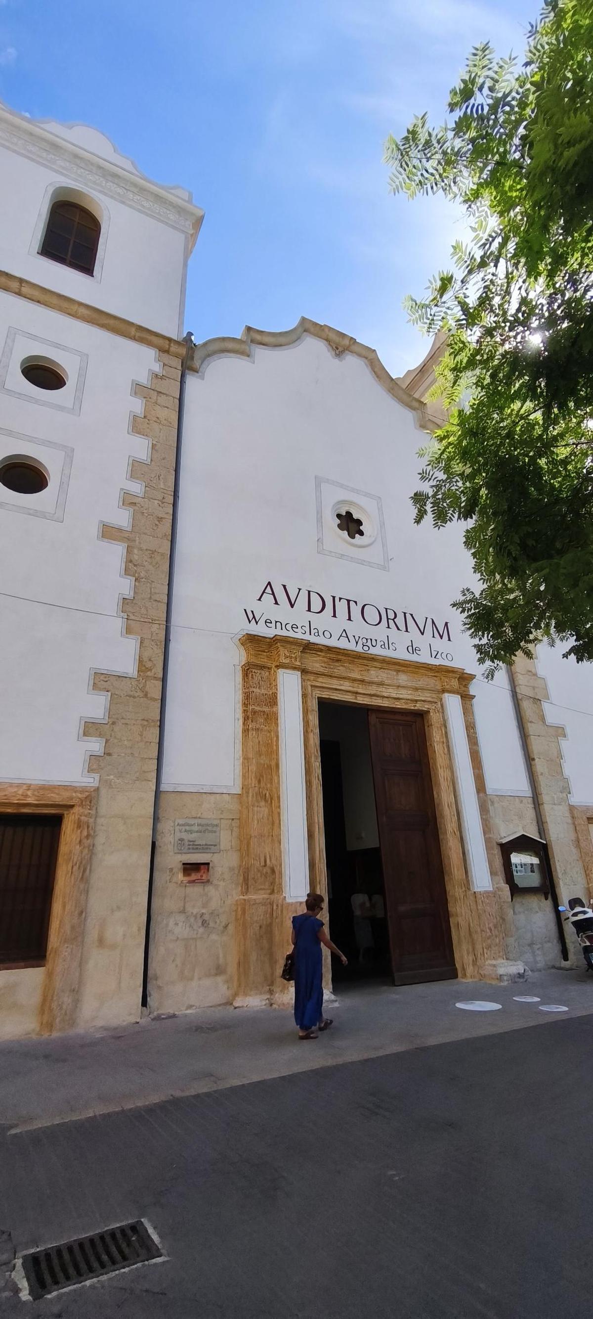 Fachada del auditorio de Vinaròs.