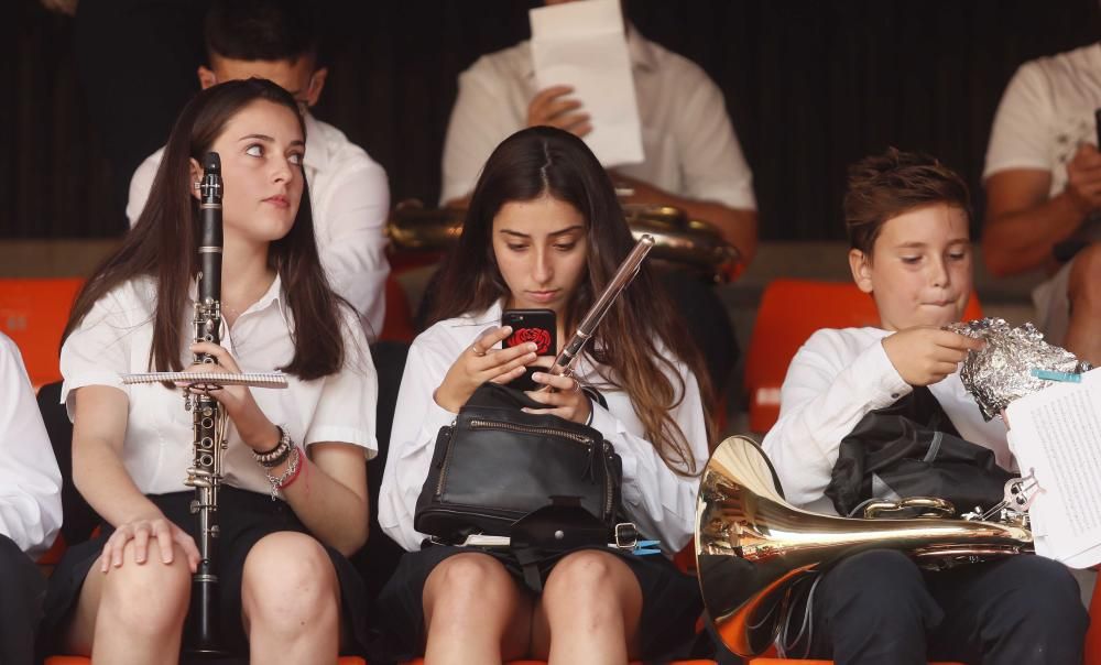 La Societat Musical Santa Cecilia de Fortaleny, en Mestalla