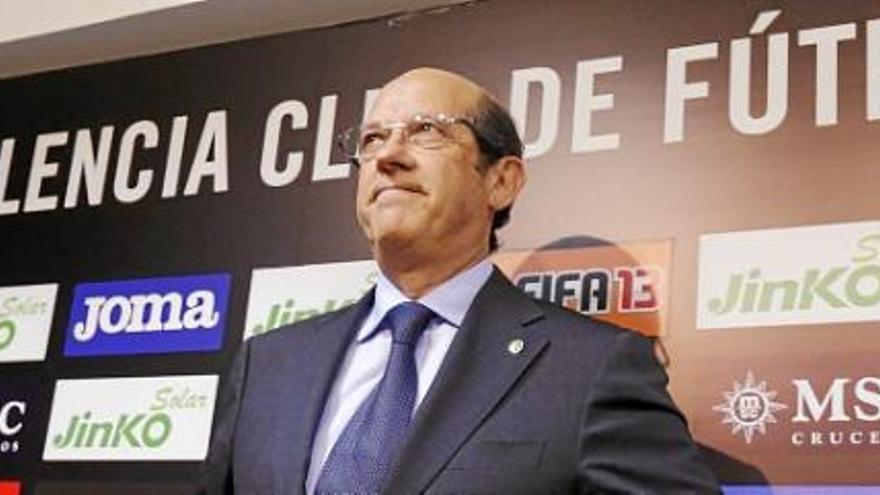 Manuel Llorente, durante la rueda de prensa en la que ha anunciado su dimisión como presidente del club