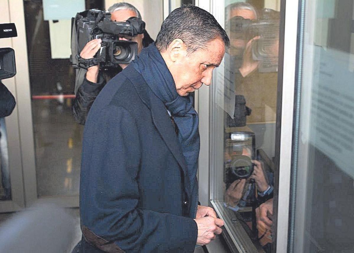 Zaplana va contractar en negre una assistenta per 500 euros al mes en un pis d’1,6 milions Zaplana va contractar en negre una assistenta per 500 euros al mes en un pis d’1,6 milions