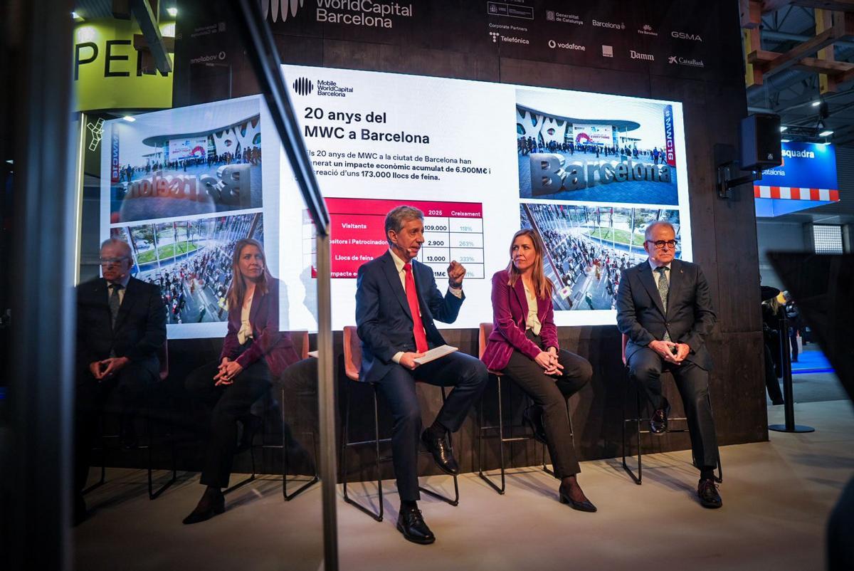 Francesc Fajula (MWCapital), Maria Galindo (Generalitat de Catalunya) y Jordi Valls (Ajuntament de Barcelona), en la presentación de un informe sobre el legado del MWC en Catalunya