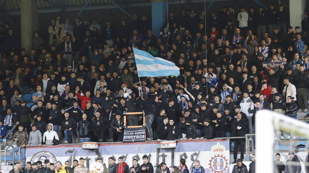 La afición del Avilés Industrial, en la grada.
