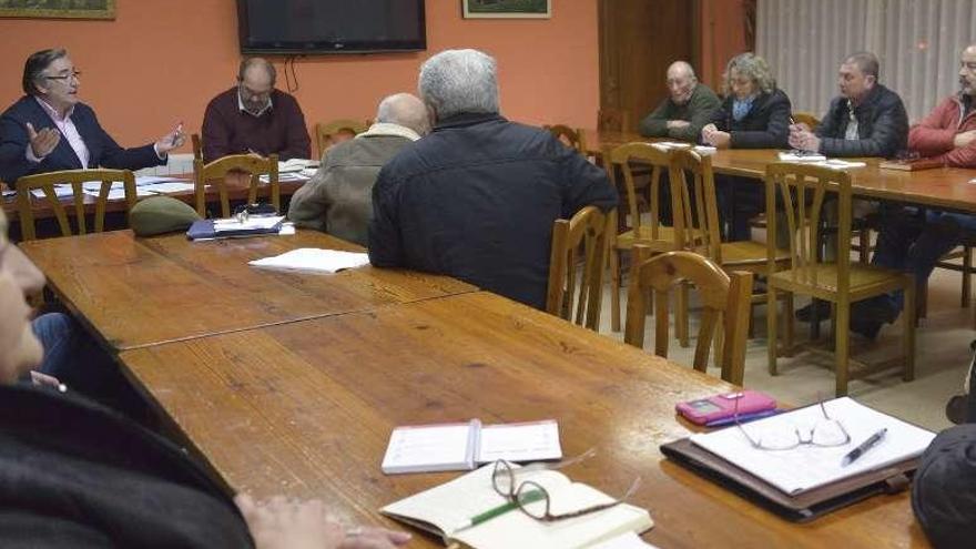 Pablo González, al fondo a la izquierda, en &quot;Les Caseríes&quot;.