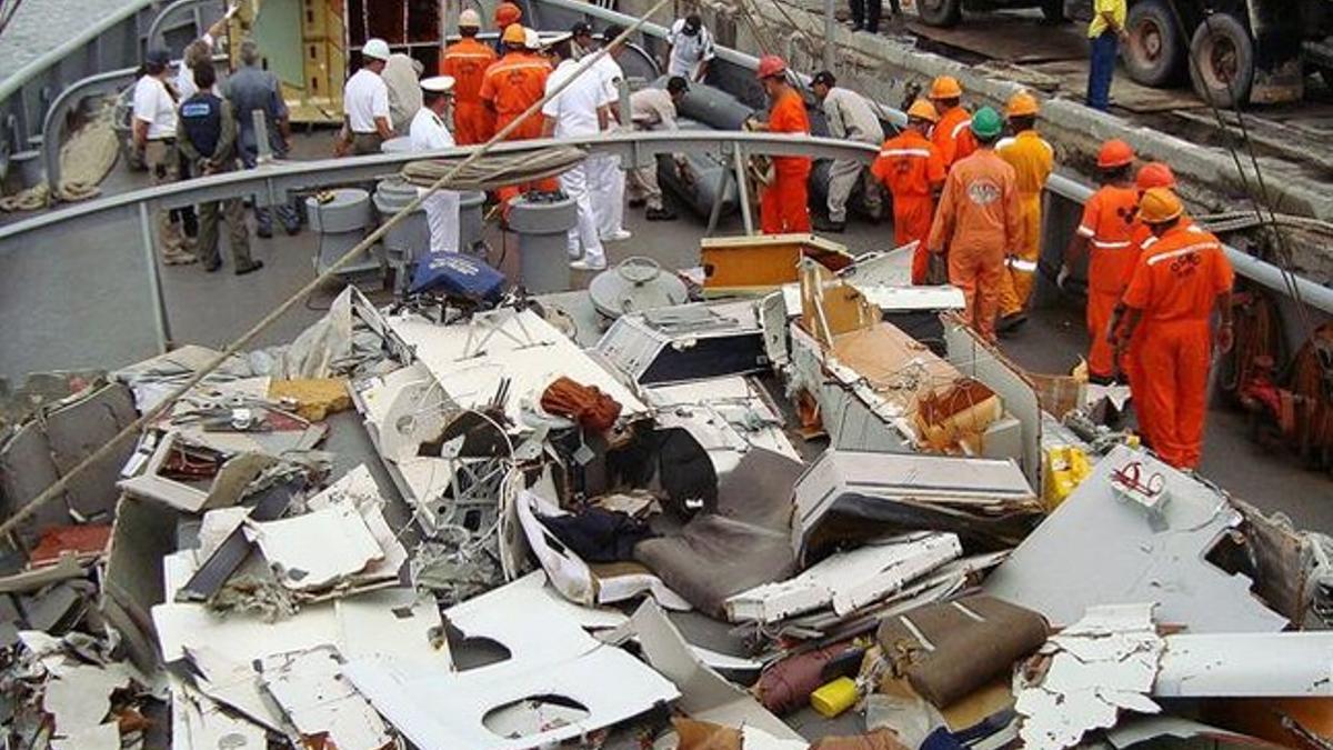 Partes del avión de Air France que iba de París a Río y en el que murieron 228 personas al estrellarse en el Atlántico en el 2009.