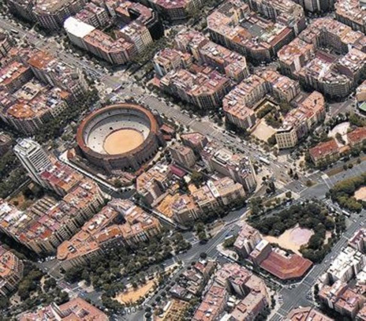 Vista aèria en què destaca la plaça de toros Monumental. Vista aèria en què destaca la plaça de toros Monumental.