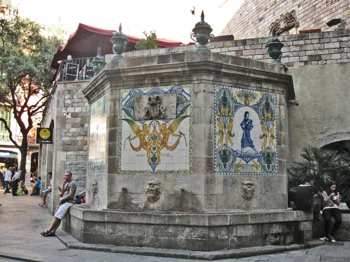 Font de Santa Anna, davant la Casa Bassols.