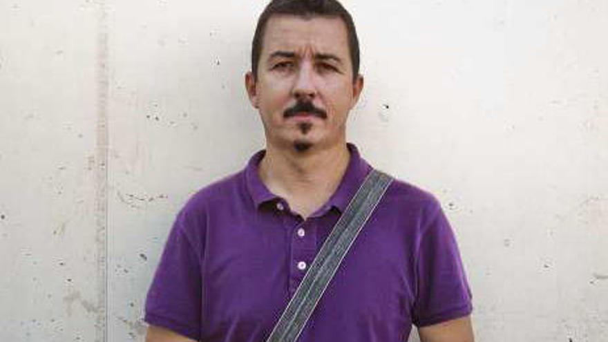 El autor Daniel Hernández Chambers.