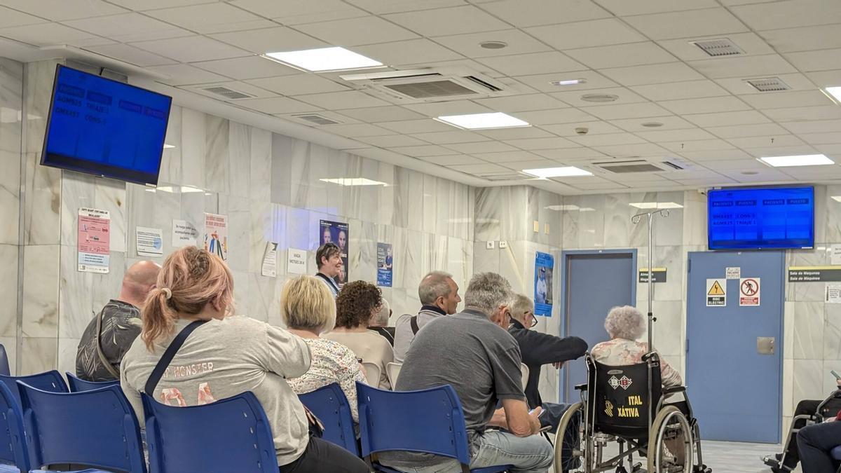 Sala de espera de urgencias del hospital Lluís Alcanyís, de Xàtiva.