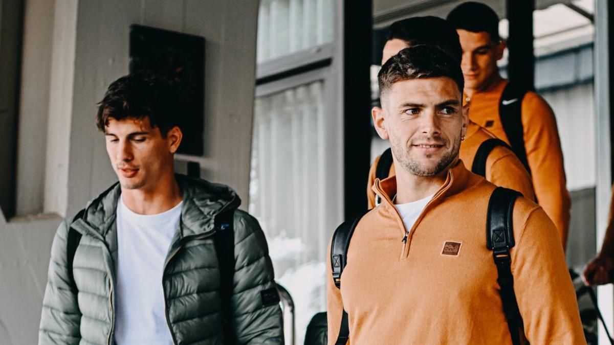 Los jugadores del Elche saliendo del hotel de concentración