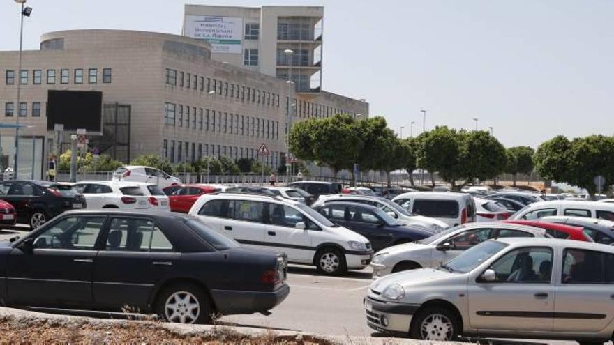 Alzira exige al hospital 400 plazas más de aparcamiento gratuito