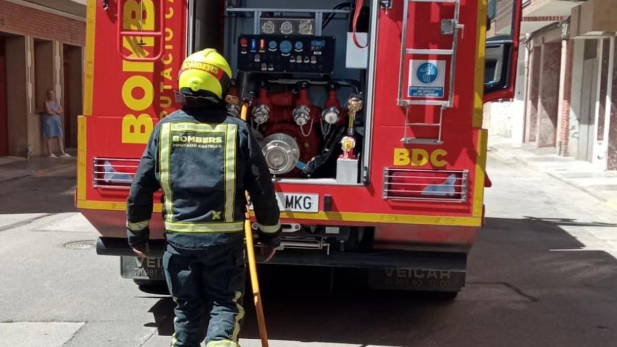 Uno de los bomberos que ha participado en el operativo.
