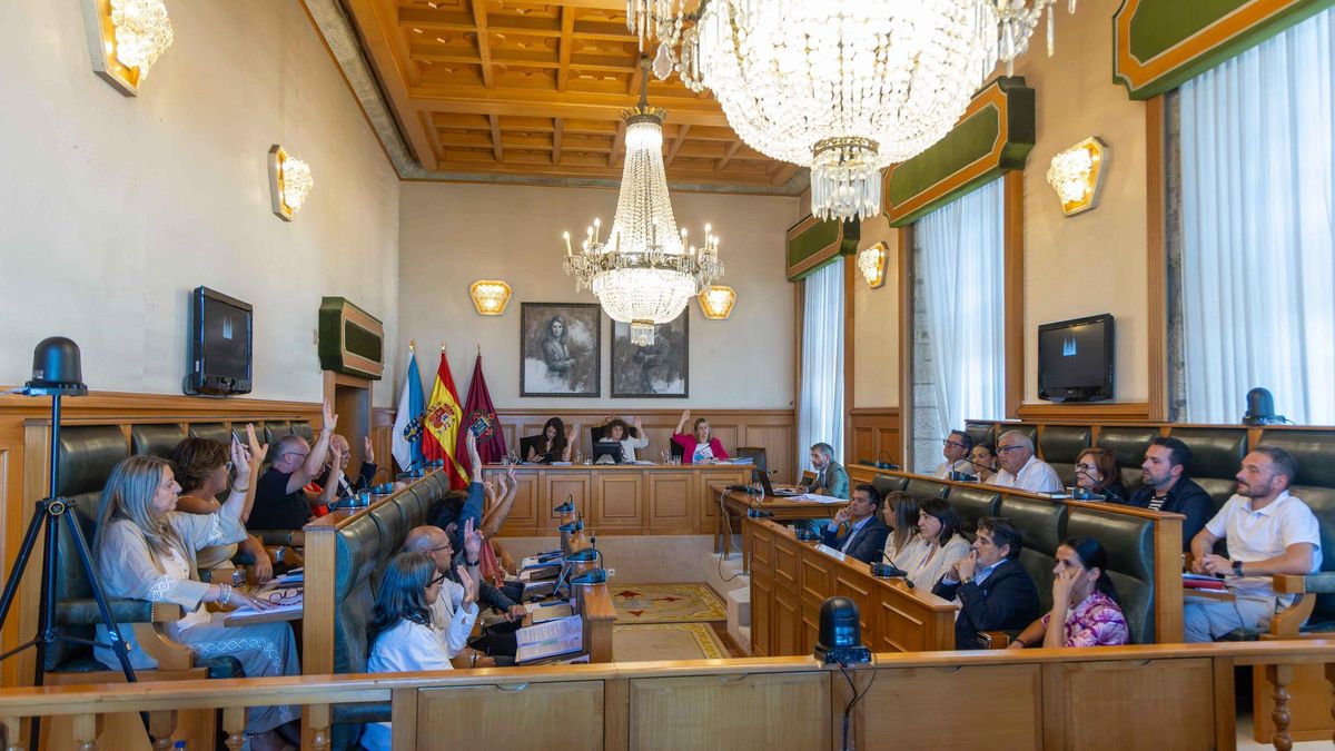O pleno compostelán dille 'Si' á ordenanza da taxa turística pese á critica da oposición