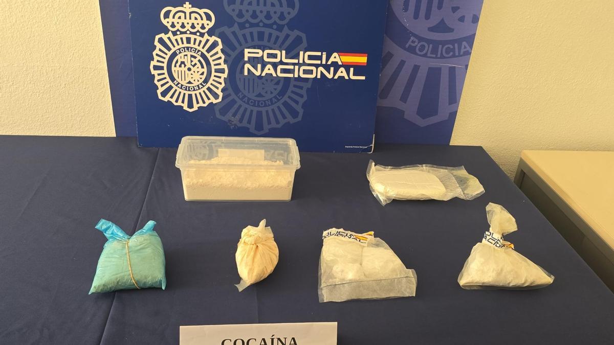 Cocaína incautada por la Policía Nacional durante el registro en Las Delicias.