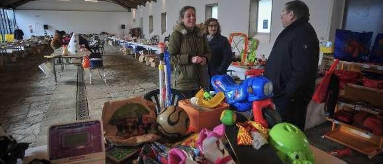 El rastrillo benéfico celebrado en A Peixería. // Iñaki Abella