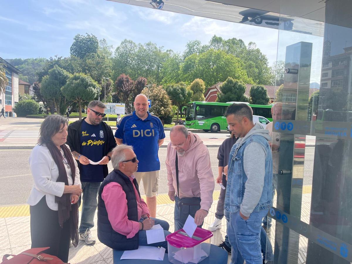 Votación de trabajadores en Laviana.
