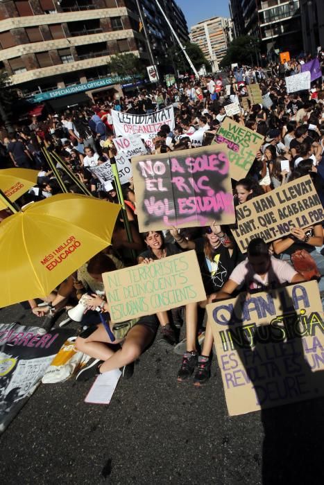Protesta de estudiantes en Valencia contra la reválida