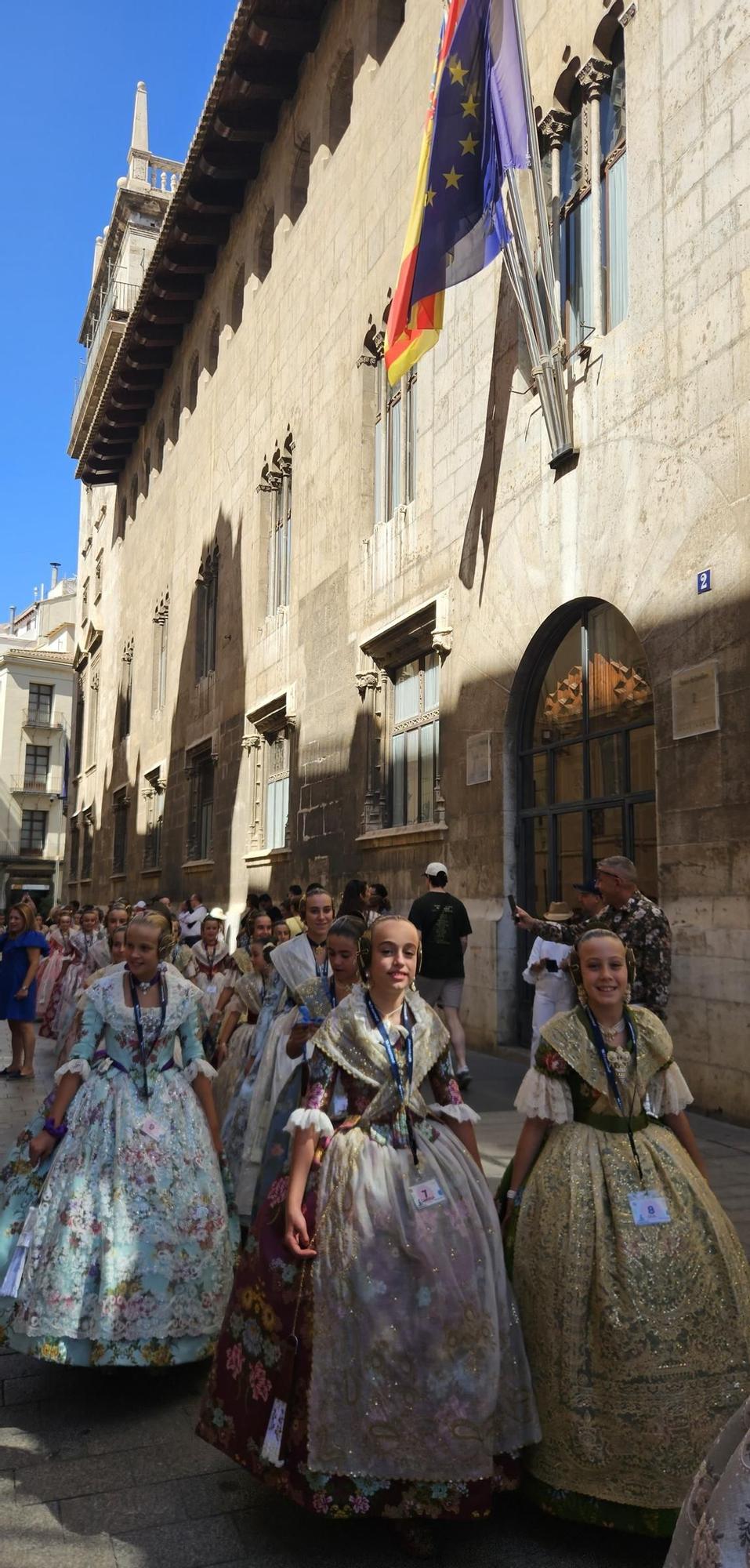El centro de València recibe a las candidatas a Fallera Mayor Infantil 2025