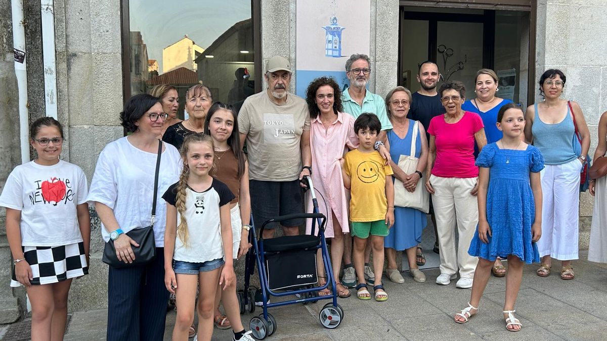 Inauguración de la exposición de alumnado de la academia Obra Viva, en Cangas