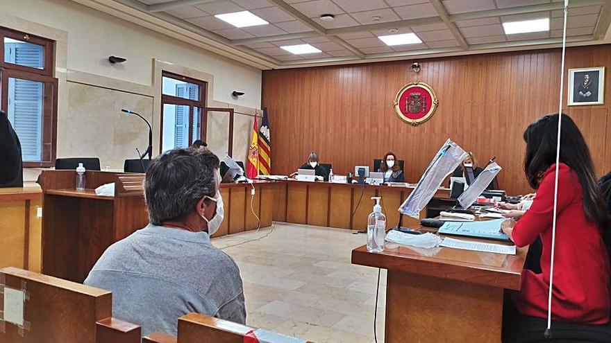 El hombre condenado, durante el juicio en la Audiencia.