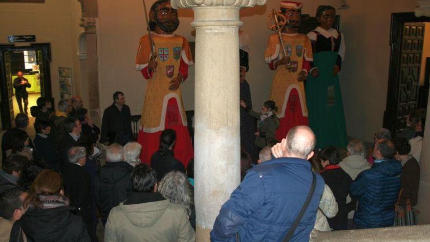 Huesca organiza visitas guiadas con regalos y sorteos para atraer a los zaragozanos en la Cincomarzada