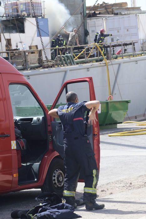 Incendio de un pesquero ruso en el Puerto