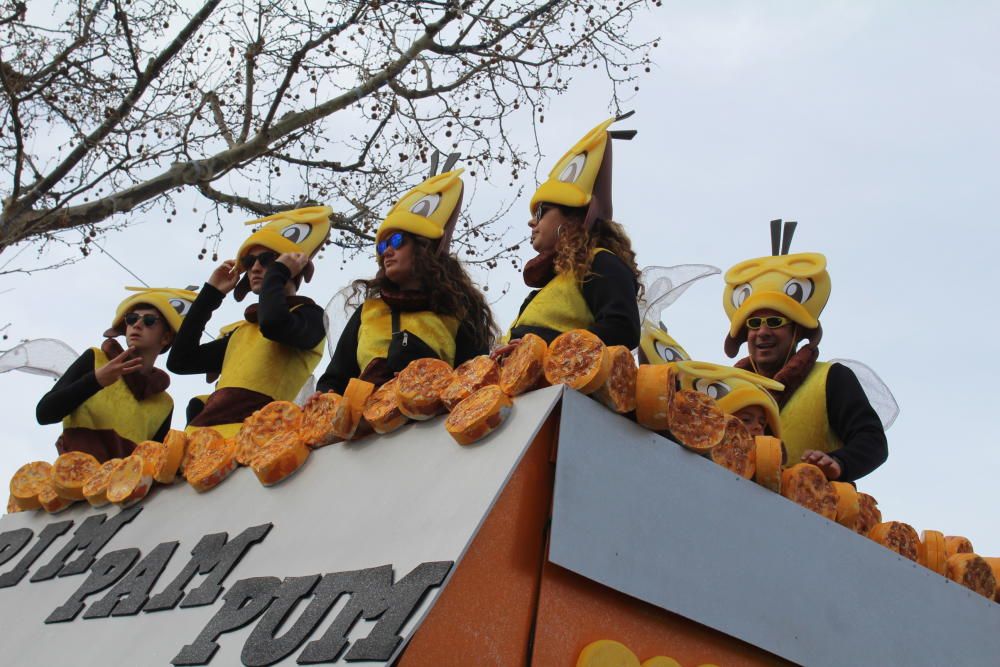 Roses viu un carnaval pletòric de gent i bon temps