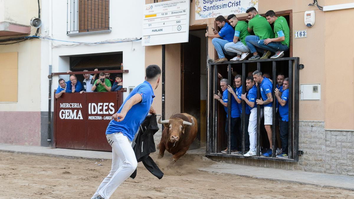 Las últimas fiestas en las que la Sagrada Familia pudo hacer &#039;bous al carrer&#039;.