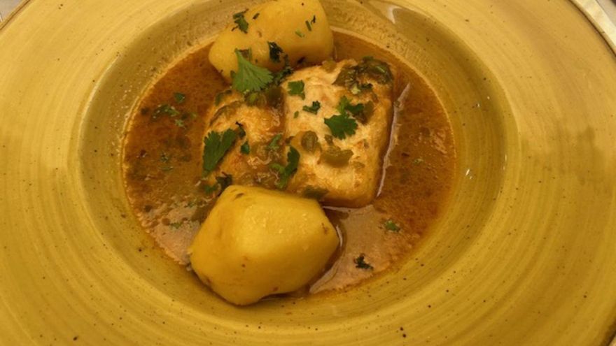 Una excepcional cazuela de cherne, con papa bonita y su escaldón.