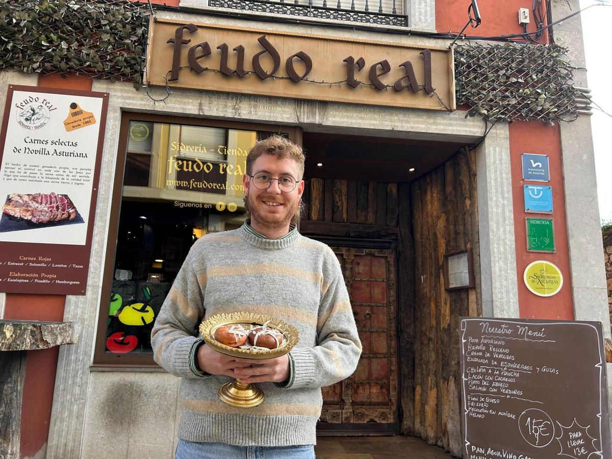 EN IMÁGENES: El restaurante Feudo Real de Grado presenta su trampantojo de donut para el certamen de Afuega'l Pitu
