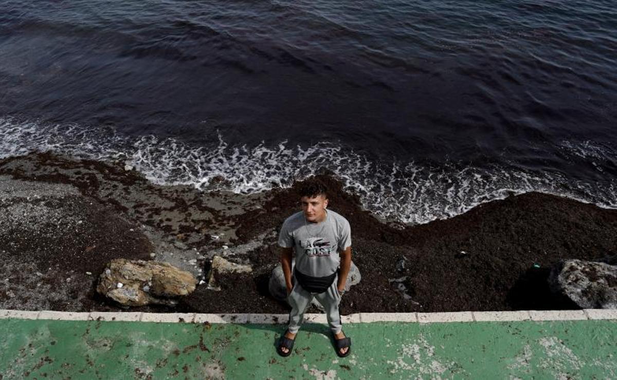 Monseef vino nadando con su hermano de 16 años, Los dos llegaron juntos a la playa Ahora el pequeño está en un centro de menores