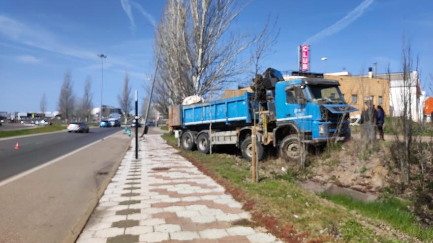 Espectacular accidente en Zamora con un camión descontrolado: &quot;Ha sido de película&quot;