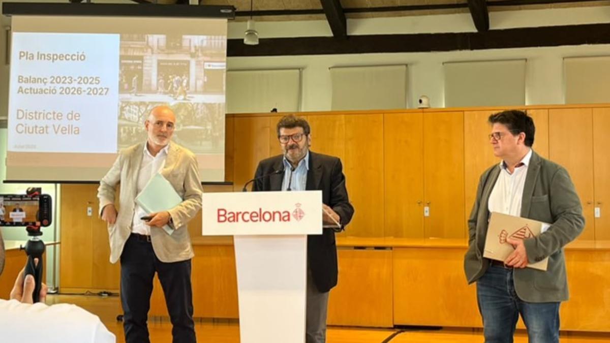 El teniente de alcaldía Albert Batlle, en el balance de inspecciones en Ciutat Vella