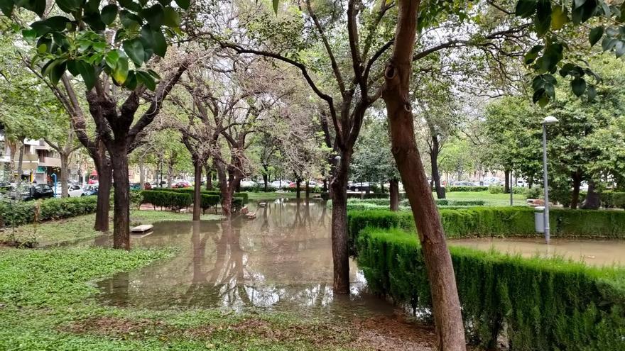 Las lluvias descargan con fuerza en la Canal de Navarrés, con más de 65 litros en Enguera