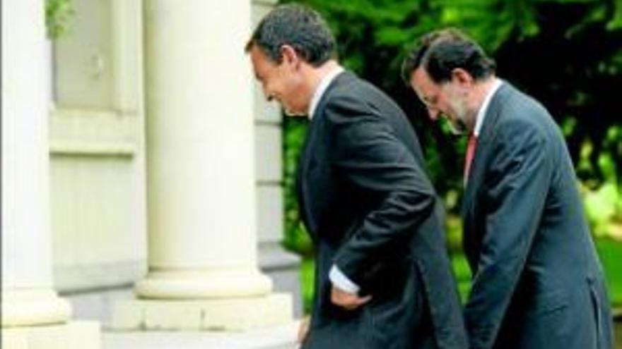 Zapatero tratará de implicar a Rajoy en los apoyos a Grecia y a las cajas
