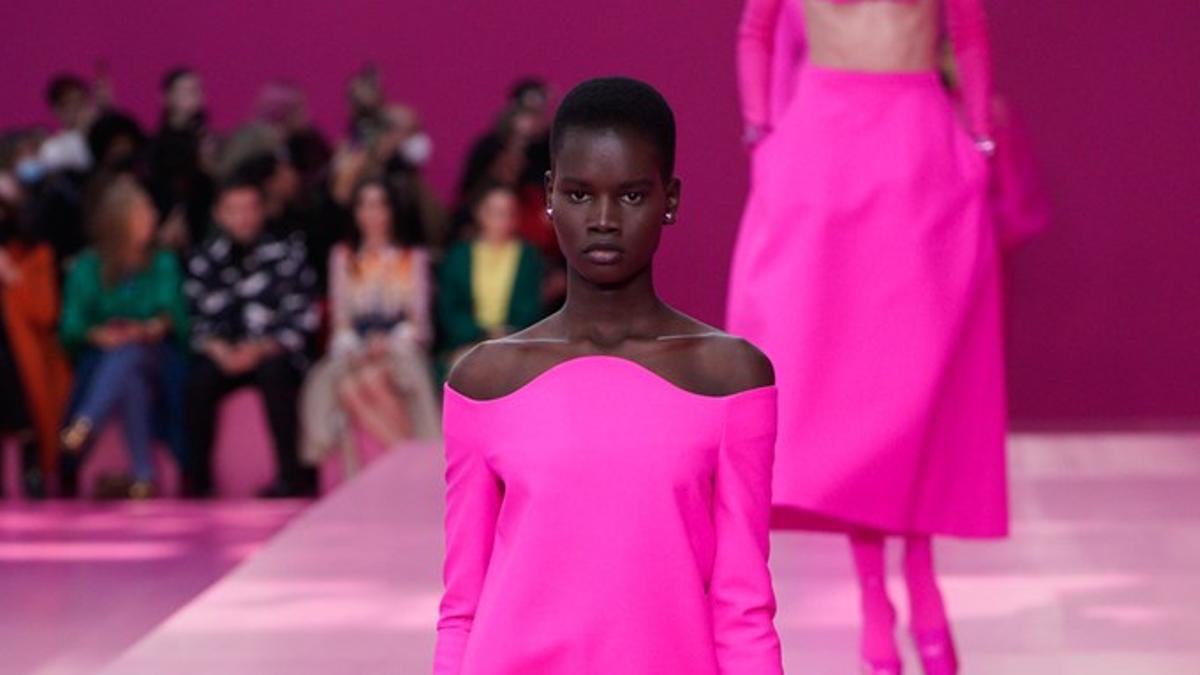 La oda al fucsia de Valentino en París