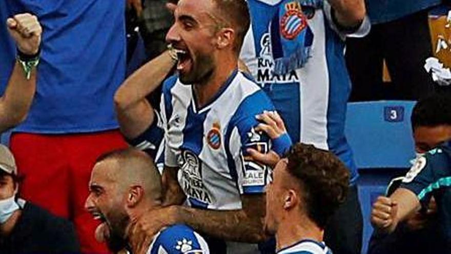 Celebració del gol d’Aleix Vidal | ALBERTO ESTÉVEZ/EFE