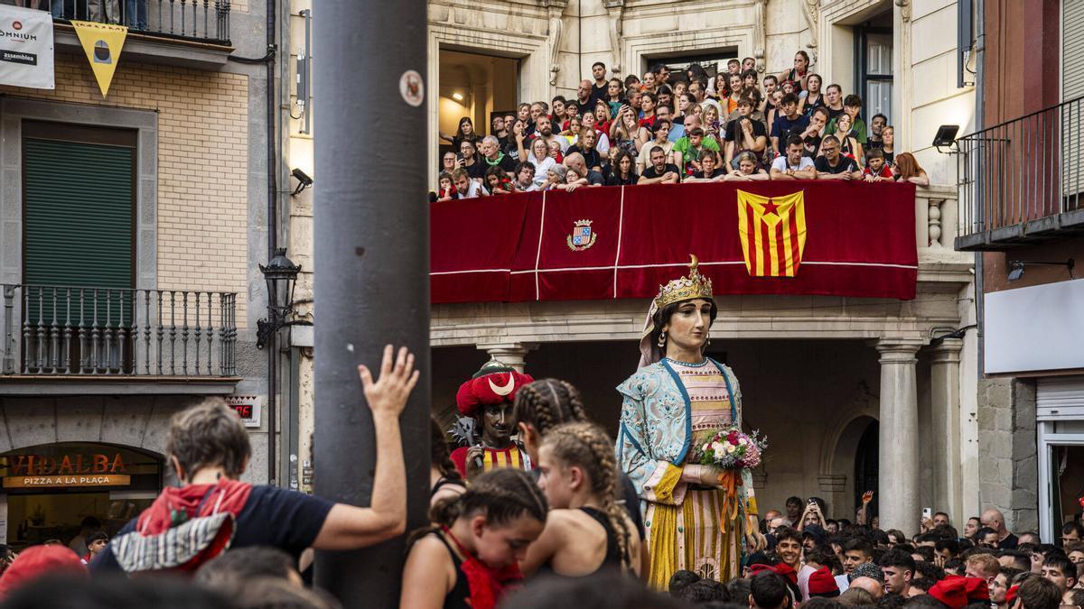 Els Gegants Vells, en l'arrencada del Passacarrers de dissabte
