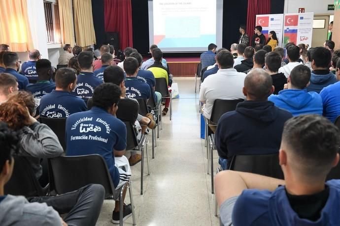 GRAN CANARIA  18-03-19   VECINDARIO. SANTA LUCIA DE TIRAJANA.   Encuentro Internacional en Santa Lucía. Acto de apertura del Encuentro Internacional, con alumnos de Francia, Portugal, Eslovenia, Turquía y de Santa Lucía en el IES Santa Lucia.  FOTOS: JUAN CASTRO  | 18/03/2019 | Fotógrafo: Juan Carlos Castro