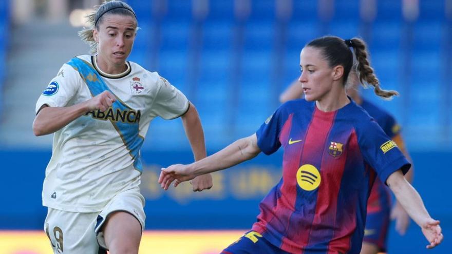 Bárbara Latorre pelea una pelota ante Ona Batlle, jugadora del FC Barcelona. | Deportivo