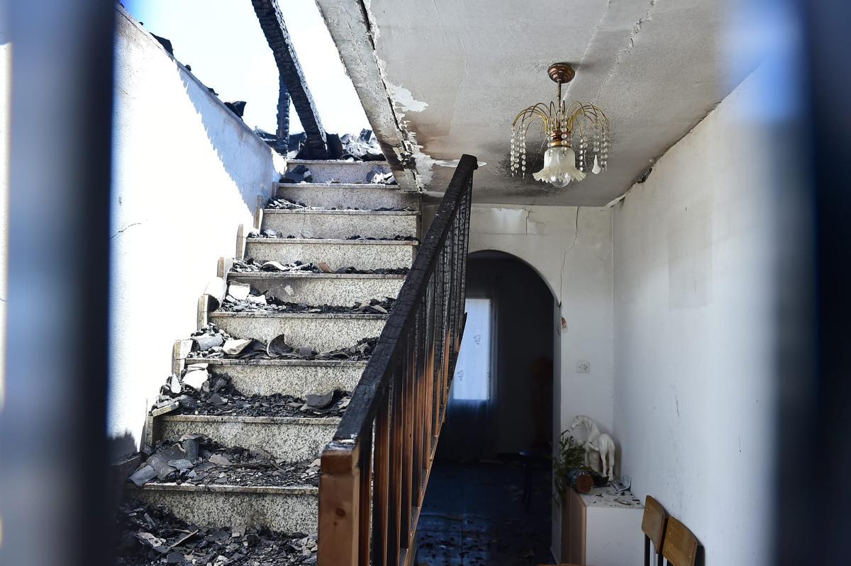 Daños provocados por el incendio en una de las viviendas de la alquería de Avellanar.