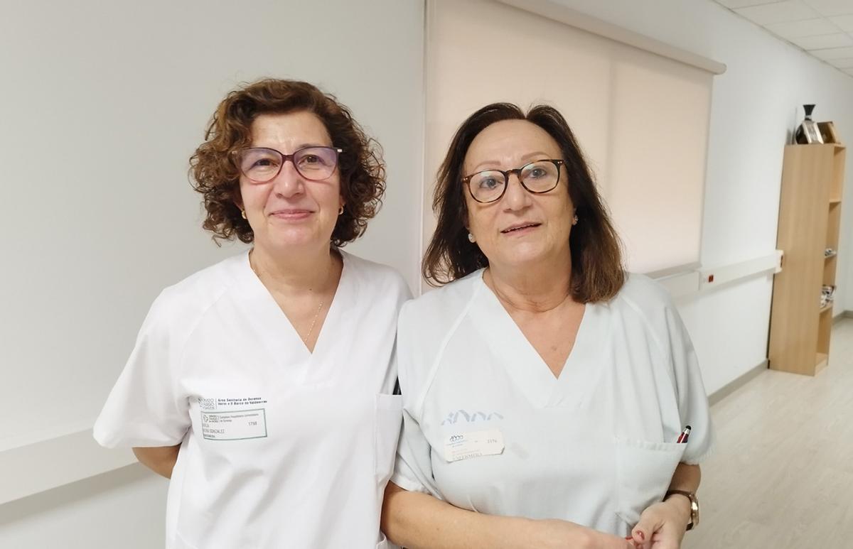 Las enfermeras Adela Mera y Pilar Álvarez, ambas del hospital de día de Oncología del CHUO