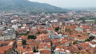 "Oviedo a pie de calle": un viaje barrio a barrio por la vida de la ciudad